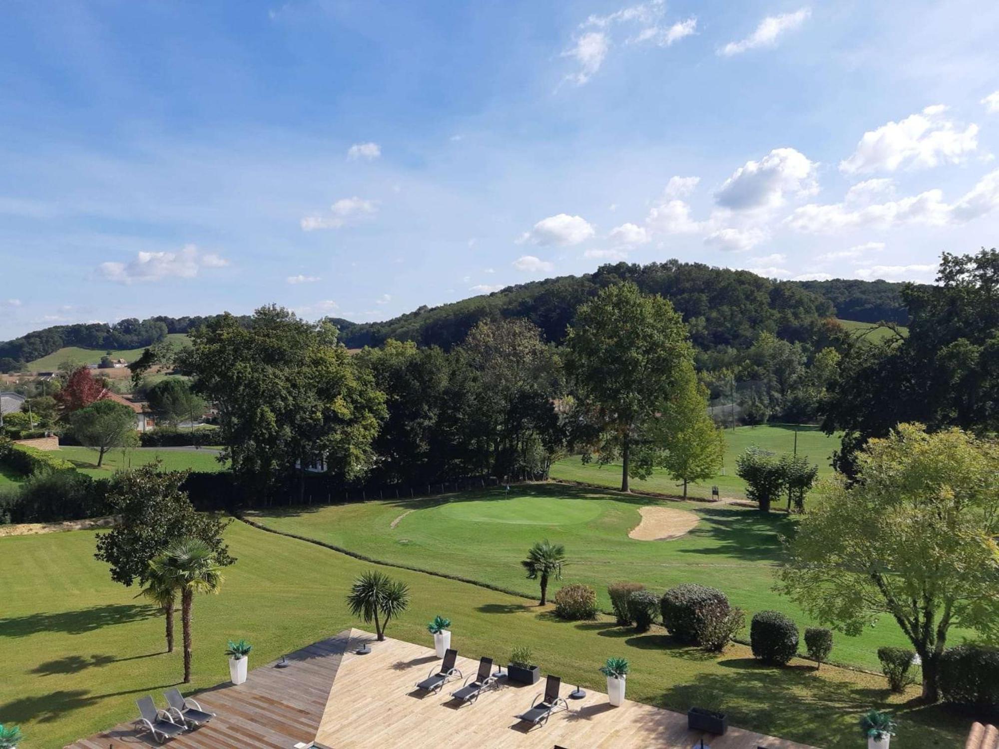 Brit Hotel Du Golf Le Lodge Salies-de-Béarn Kültér fotó