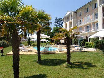 Brit Hotel Du Golf Le Lodge Salies-de-Béarn Kültér fotó